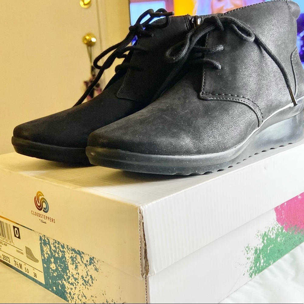 Brand New Clarks Cloudsteppers Suede Boots Booties Black Size 7.5